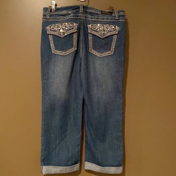 Earl Capris Size 4 Bling Pockets Cuffed Bottom Leg - Picture 5 of 12
